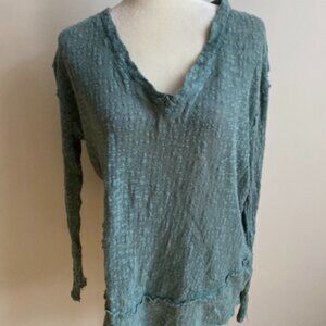 𝅺WE the Free Women Green Top Sz Small Long Sleeve V-Neck Open Knit Distressed